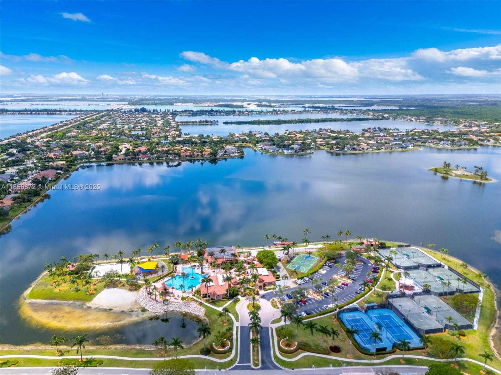 Small Image of 18801 SOUTH WEST 25TH CT, Miramar Number 4