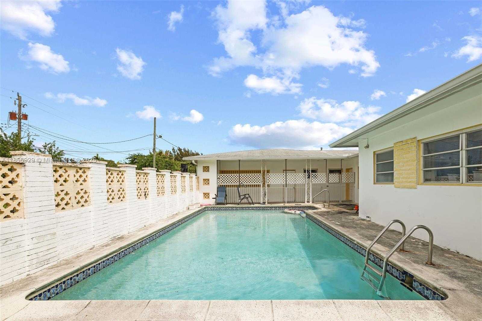 Small Image of 4525 NORTH JEFFERSON AVE, Miami Beach Number 12
