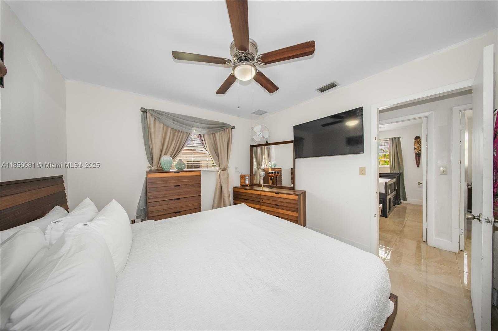 Small Image of 19781 SOUTH WEST 122ND AVE, Miami Number 23