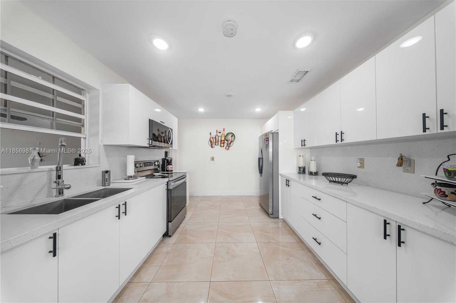 Small Image of 19781 SOUTH WEST 122ND AVE, Miami Number 31