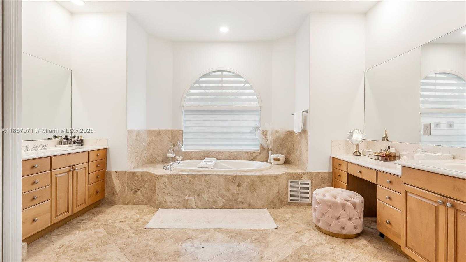 Small Image of 14443 SOUTH JOCKEY CIR SOUTH, Davie Number 34