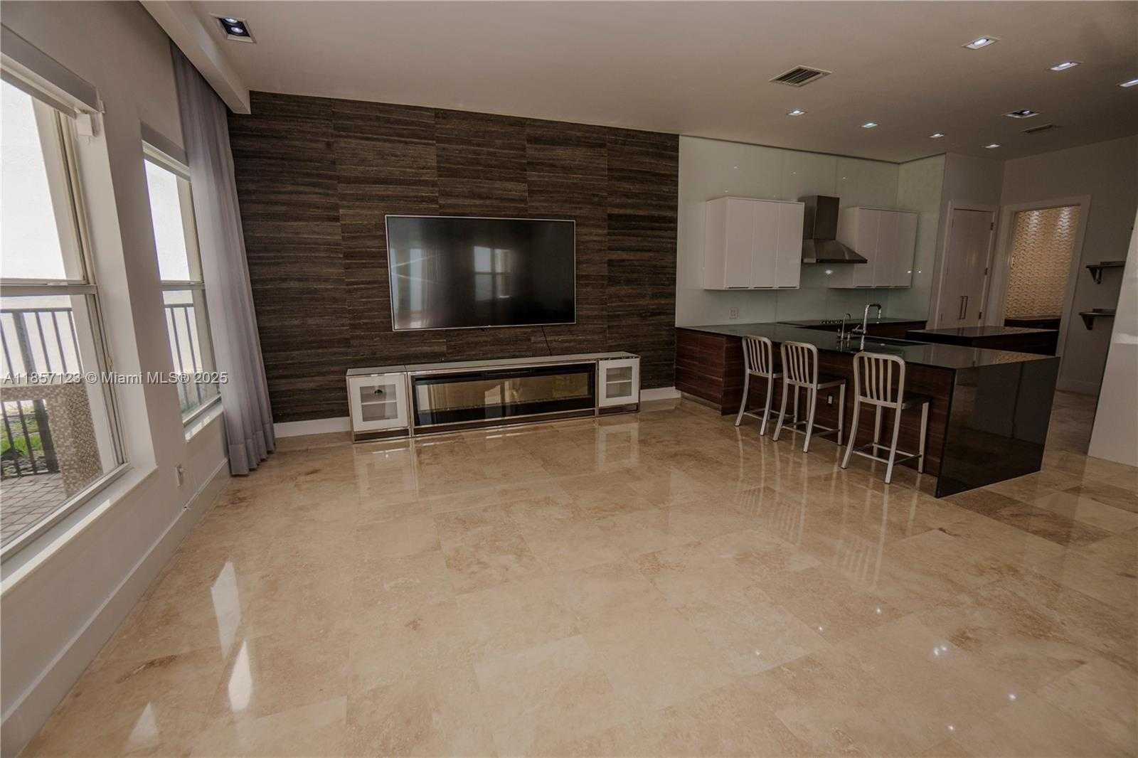 Small Image of 822 MERIDIAN LN, Hollywood Number 11