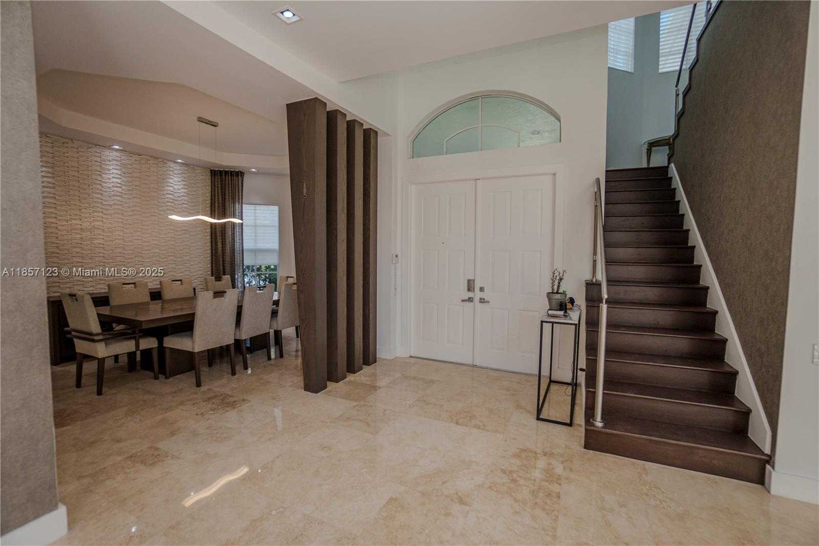 Small Image of 822 MERIDIAN LN, Hollywood Number 13