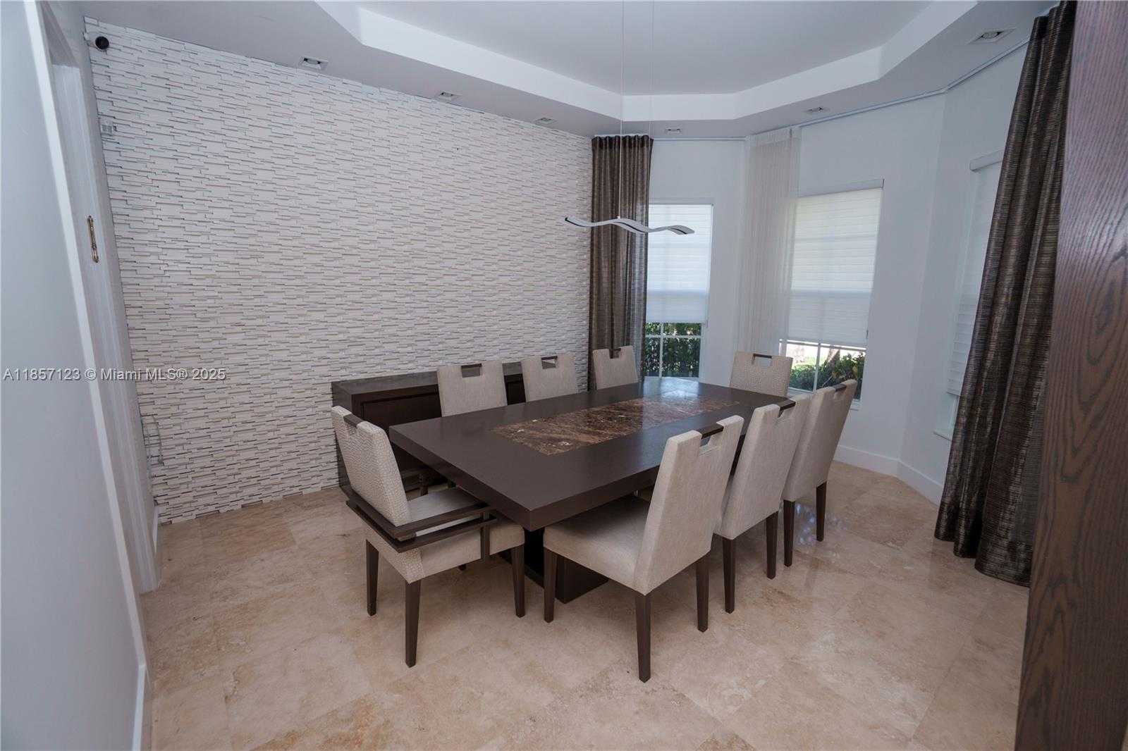 Small Image of 822 MERIDIAN LN, Hollywood Number 14