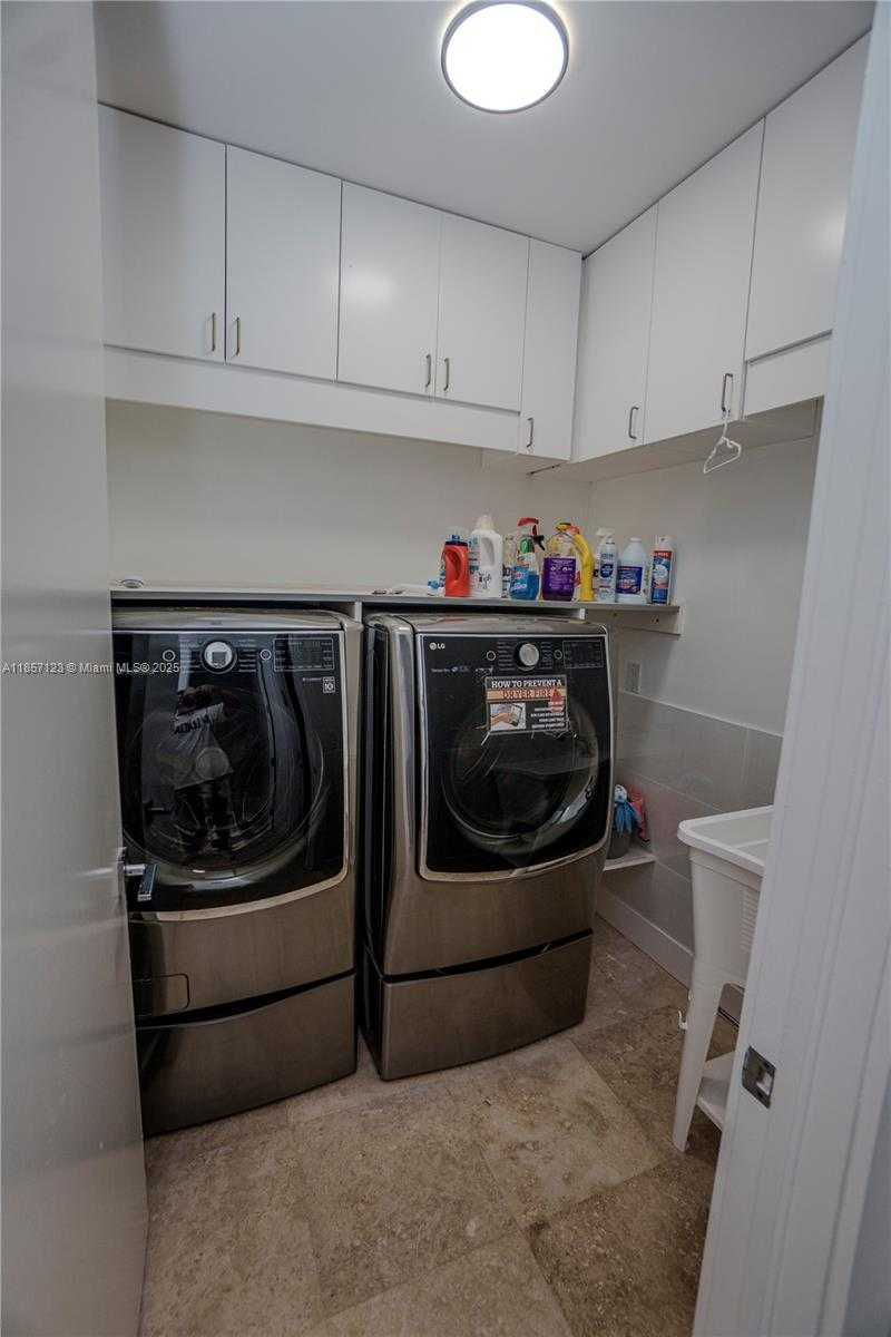 Small Image of 822 MERIDIAN LN, Hollywood Number 16