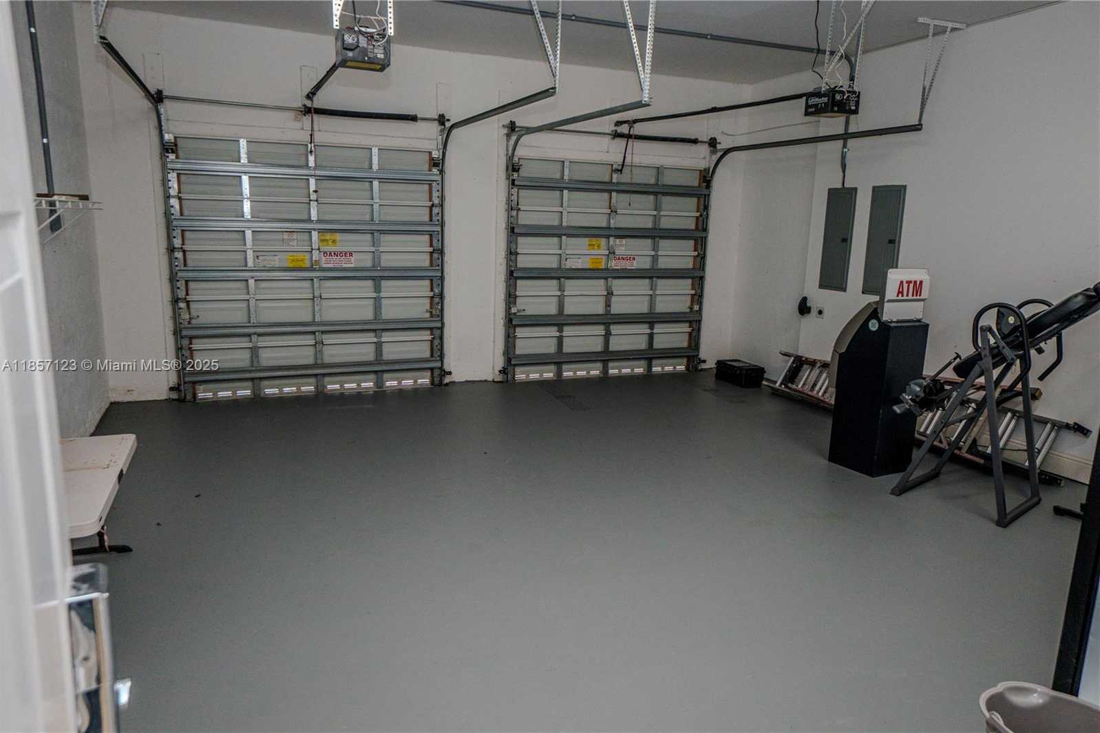 Small Image of 822 MERIDIAN LN, Hollywood Number 17