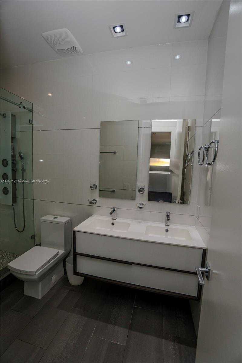 Small Image of 822 MERIDIAN LN, Hollywood Number 19