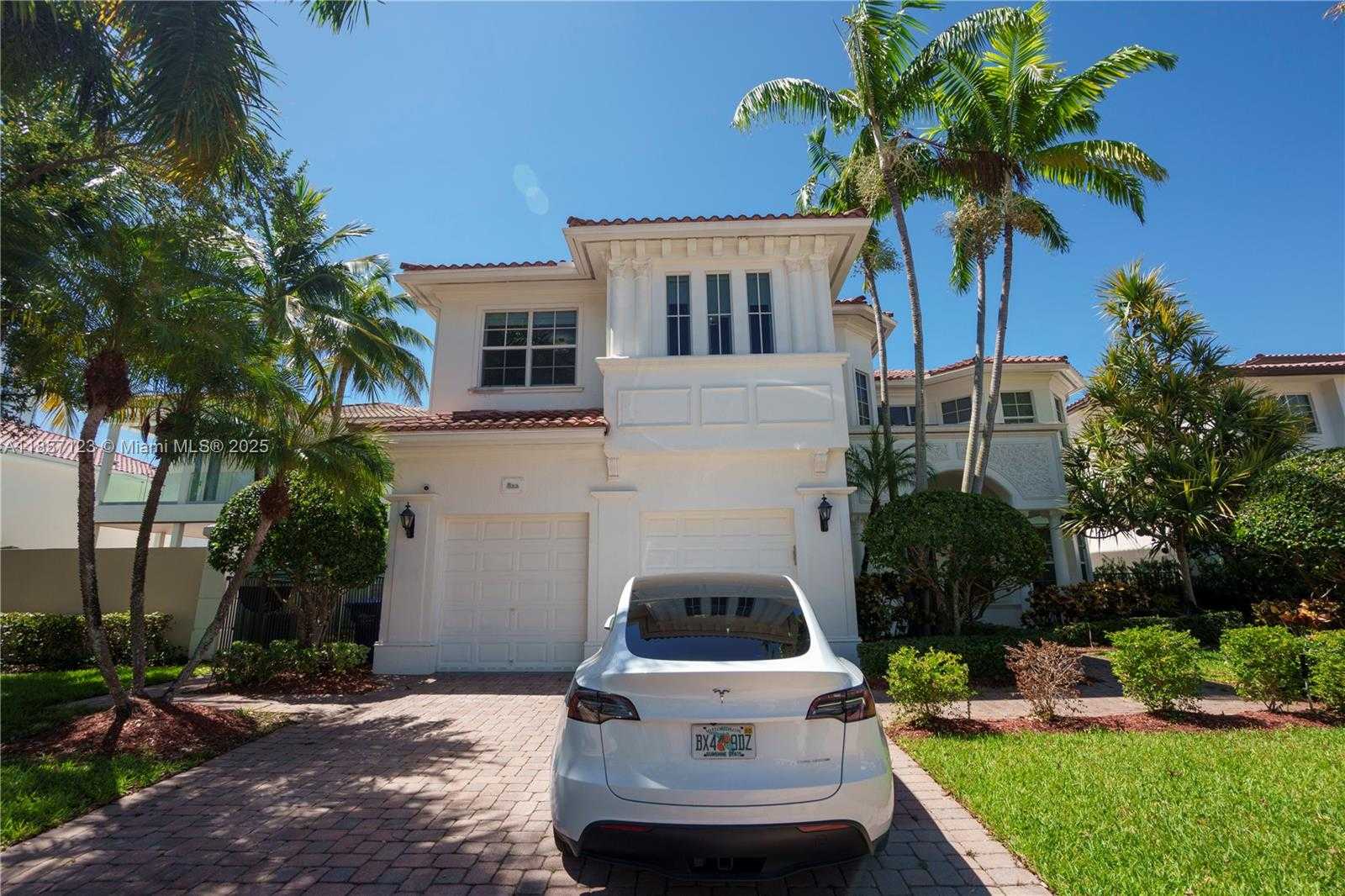 Small Image of 822 MERIDIAN LN, Hollywood Number 2