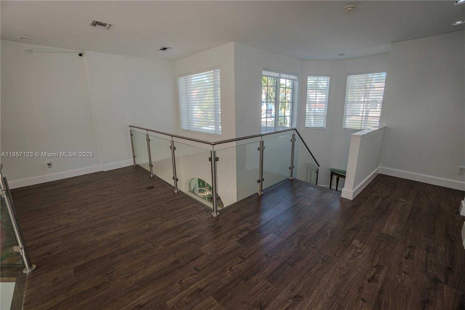 Small Image of 822 MERIDIAN LN, Hollywood Number 21