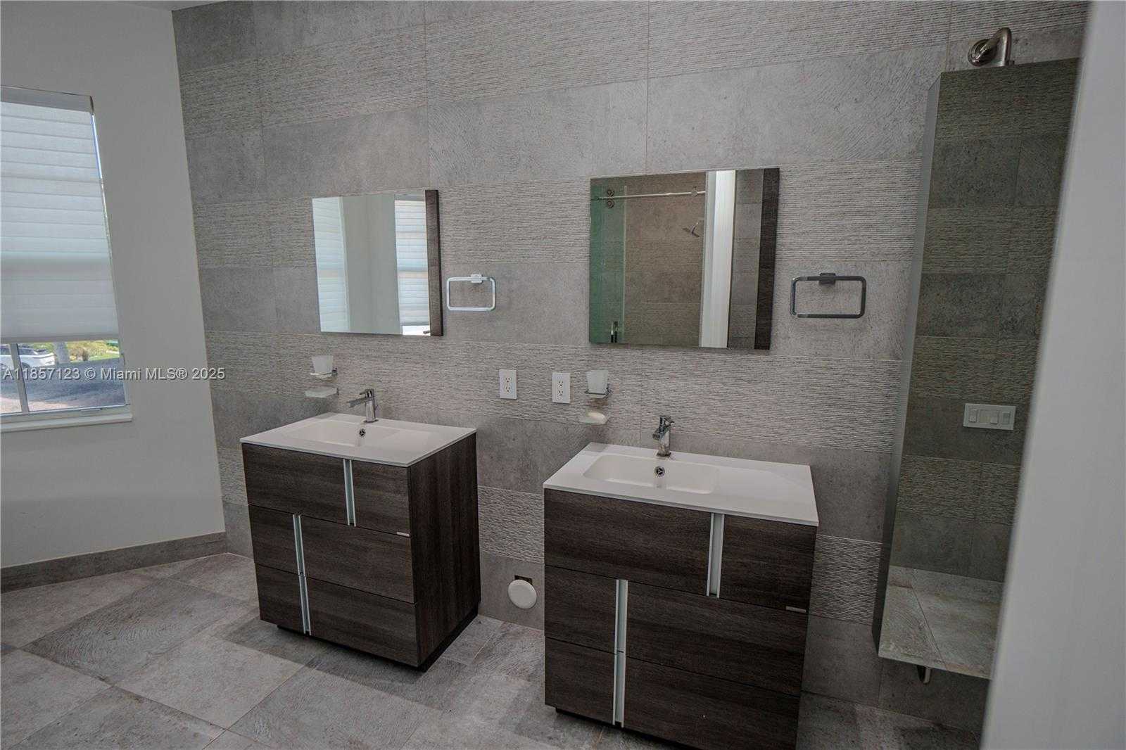 Small Image of 822 MERIDIAN LN, Hollywood Number 27