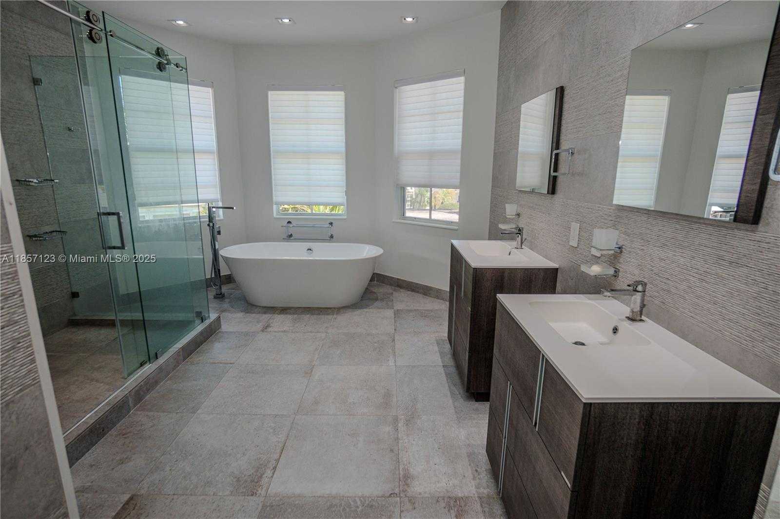 Small Image of 822 MERIDIAN LN, Hollywood Number 28