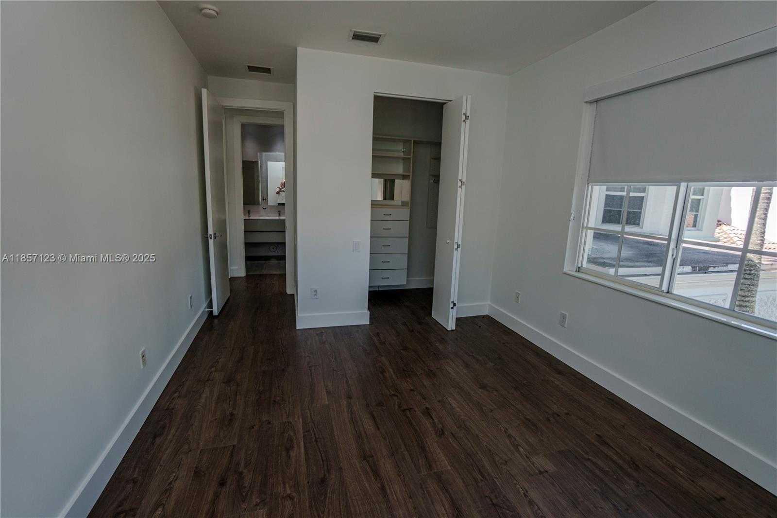 Small Image of 822 MERIDIAN LN, Hollywood Number 29