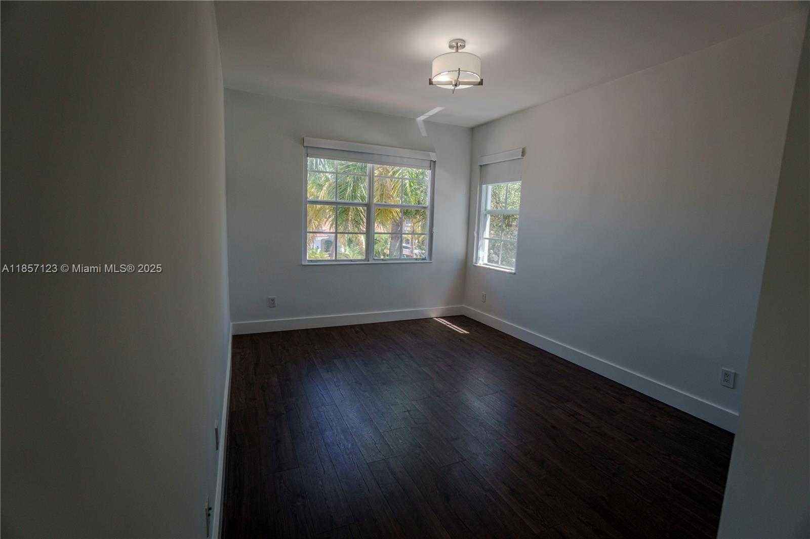 Small Image of 822 MERIDIAN LN, Hollywood Number 30