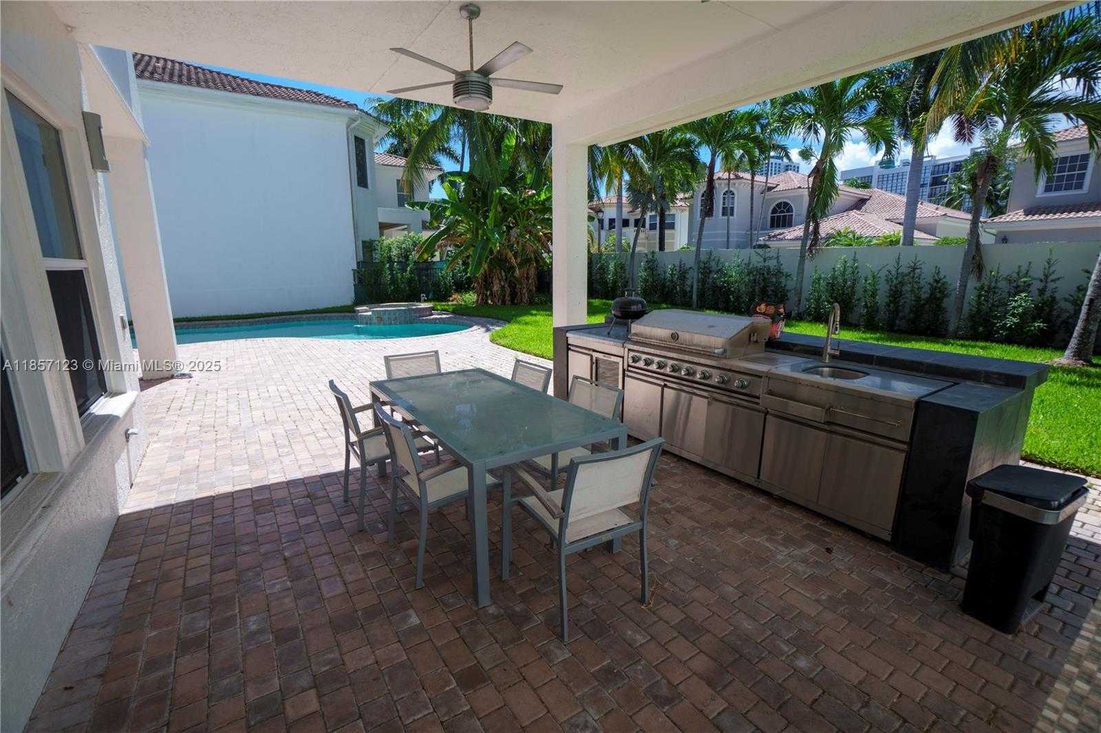 Small Image of 822 MERIDIAN LN, Hollywood Number 32