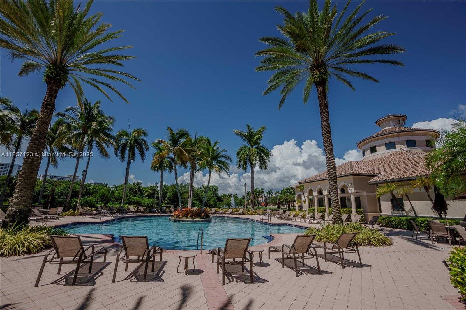 Small Image of 822 MERIDIAN LN, Hollywood Number 34