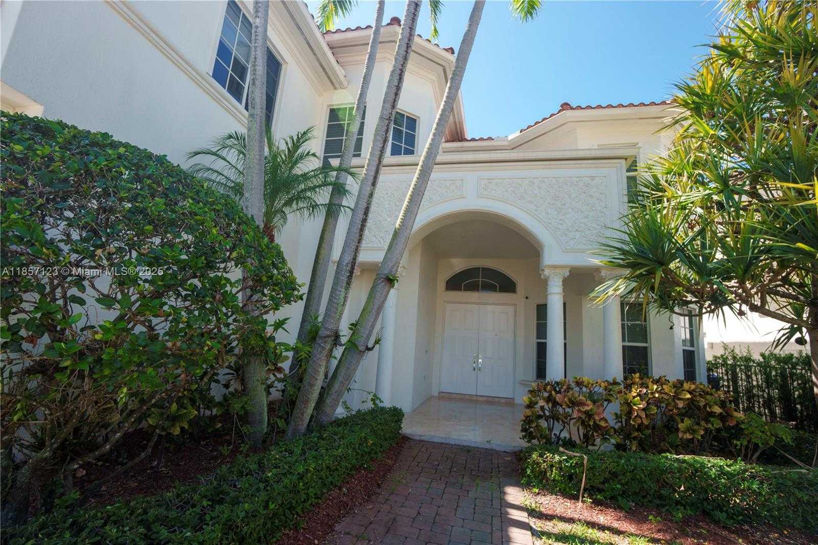 Small Image of 822 MERIDIAN LN, Hollywood Number 4