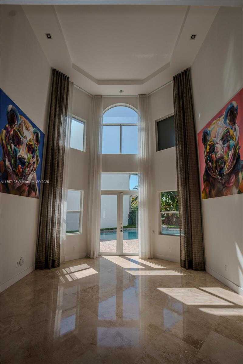 Small Image of 822 MERIDIAN LN, Hollywood Number 5