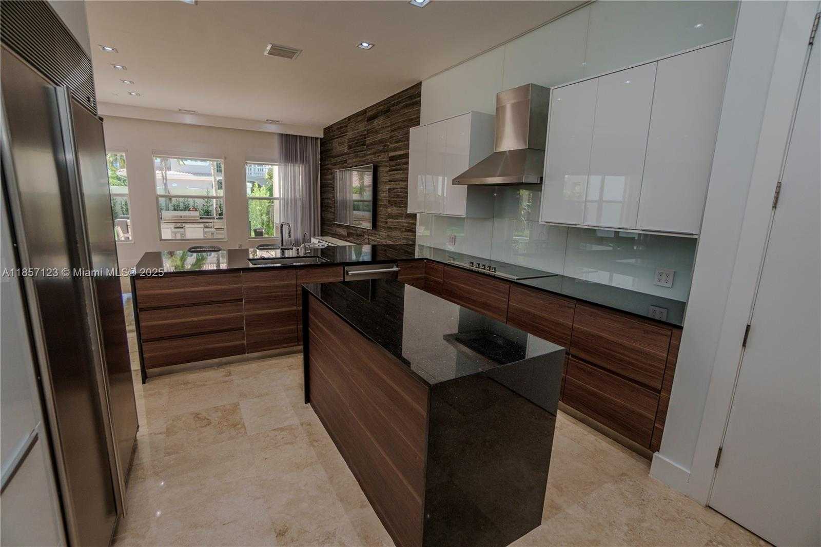 Small Image of 822 MERIDIAN LN, Hollywood Number 6