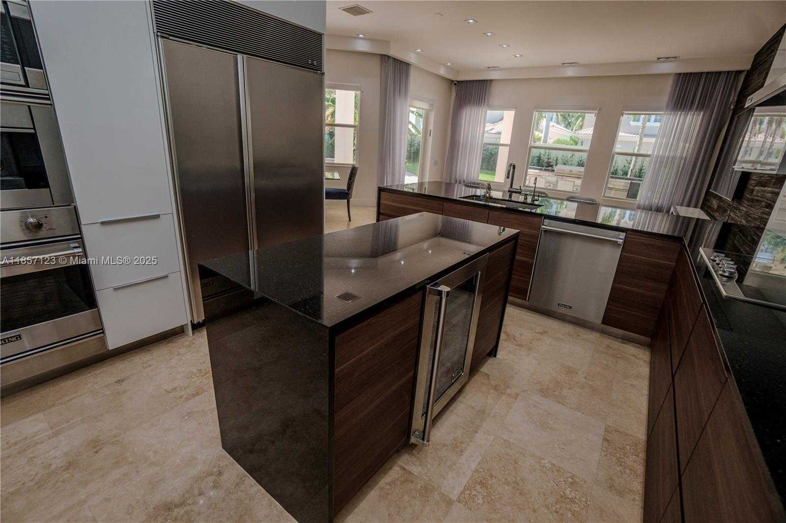 Small Image of 822 MERIDIAN LN, Hollywood Number 7