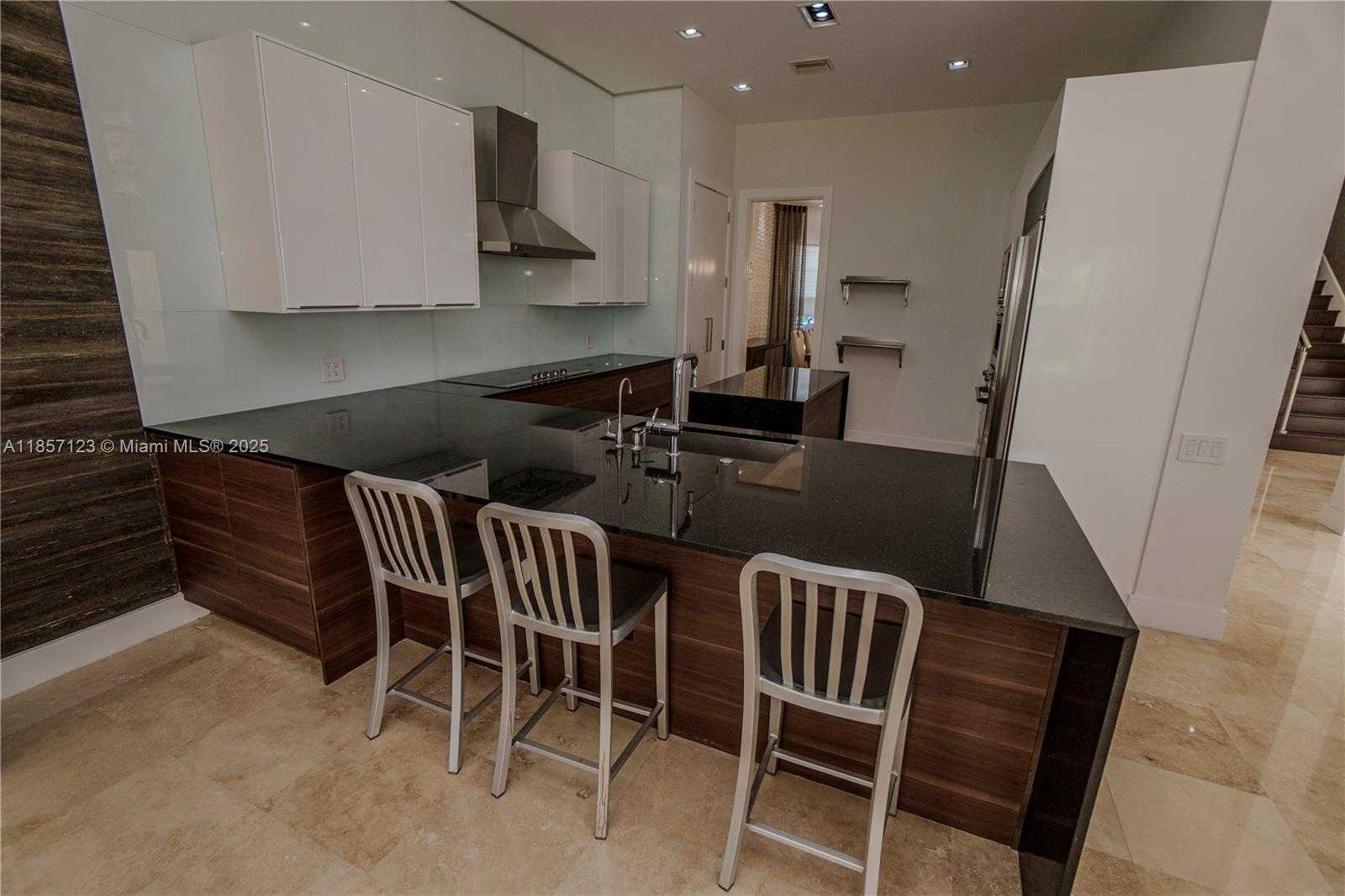 Small Image of 822 MERIDIAN LN, Hollywood Number 8