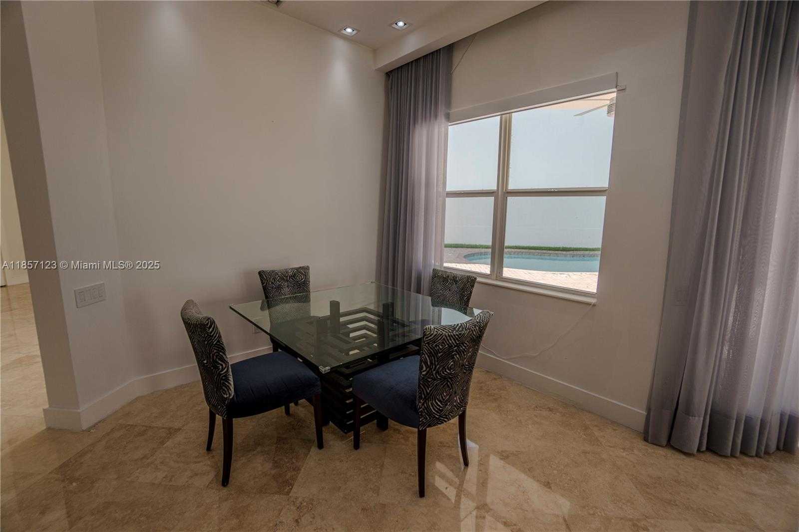 Small Image of 822 MERIDIAN LN, Hollywood Number 9