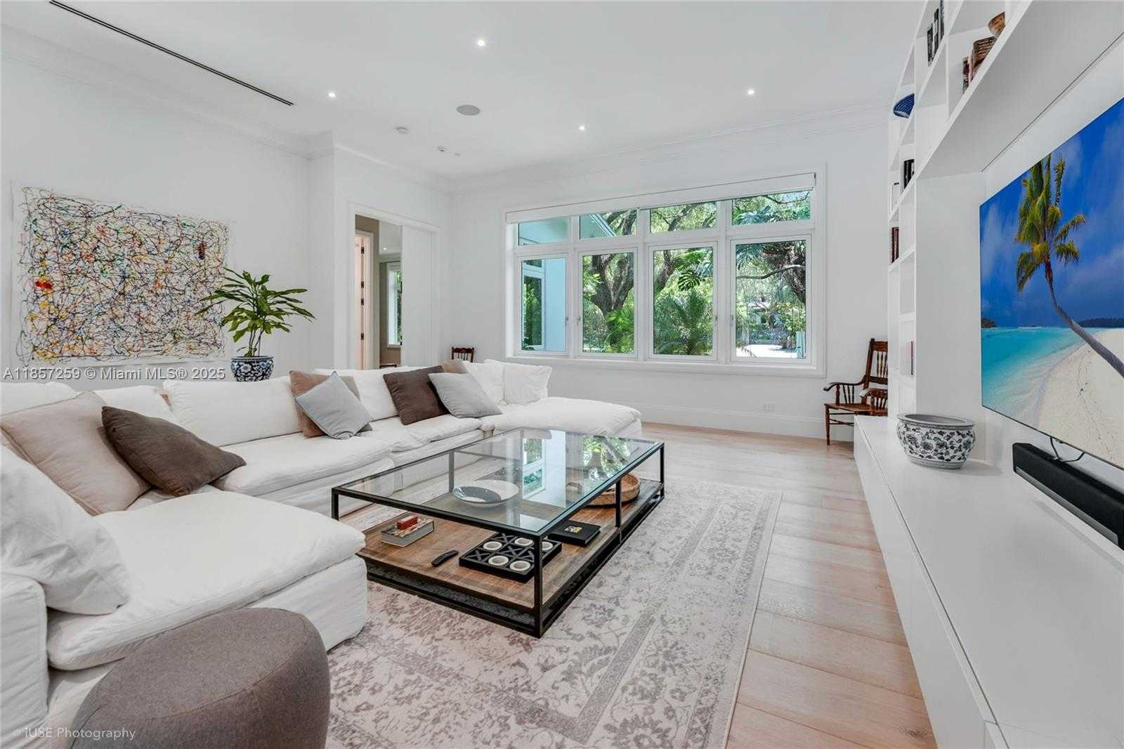 Small Image of 5501 SNAPPER CREEK RD, Coral Gables Number 11