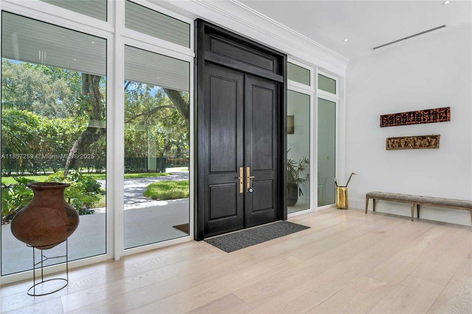 Small Image of 5501 SNAPPER CREEK RD, Coral Gables Number 3