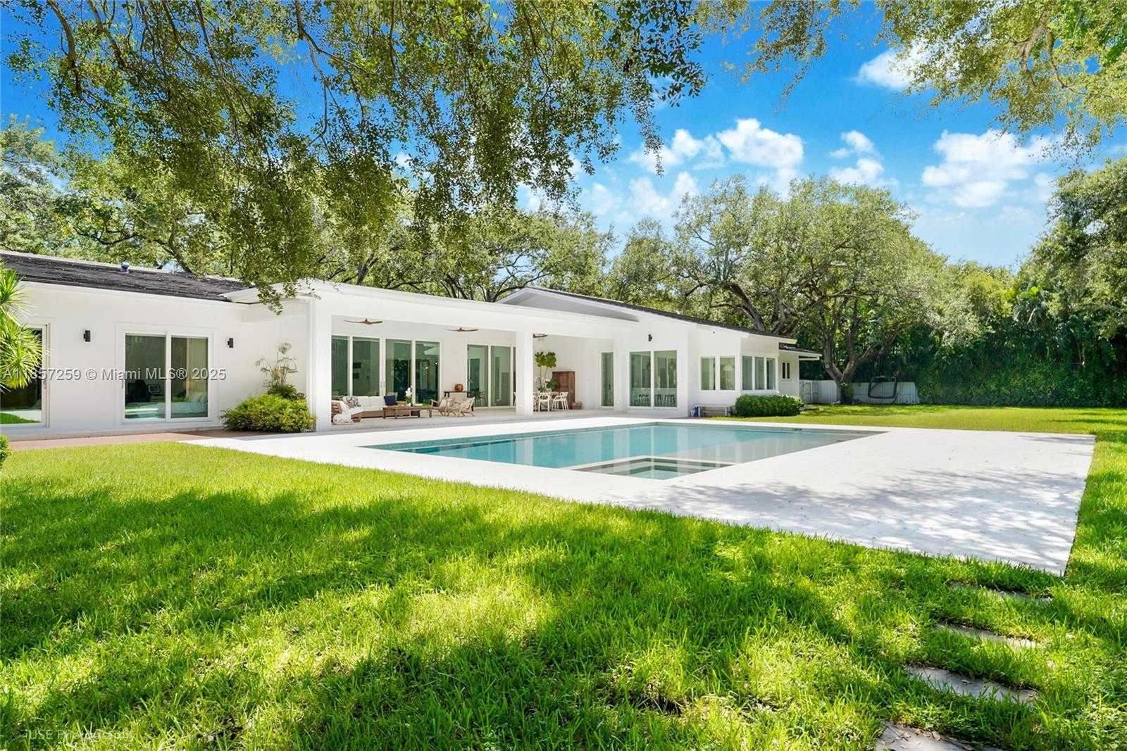 Small Image of 5501 SNAPPER CREEK RD, Coral Gables Number 38