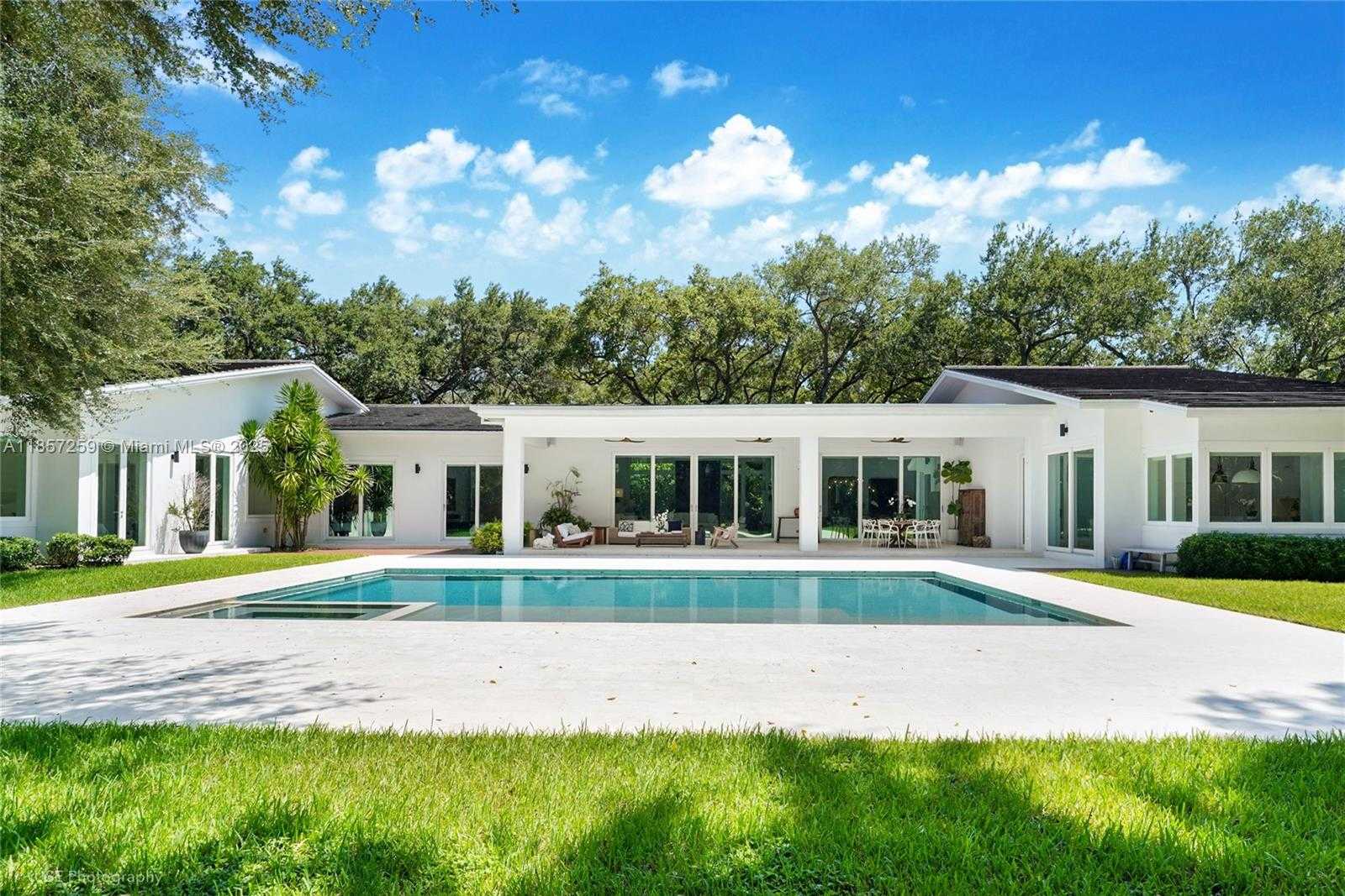 Small Image of 5501 SNAPPER CREEK RD, Coral Gables Number 39