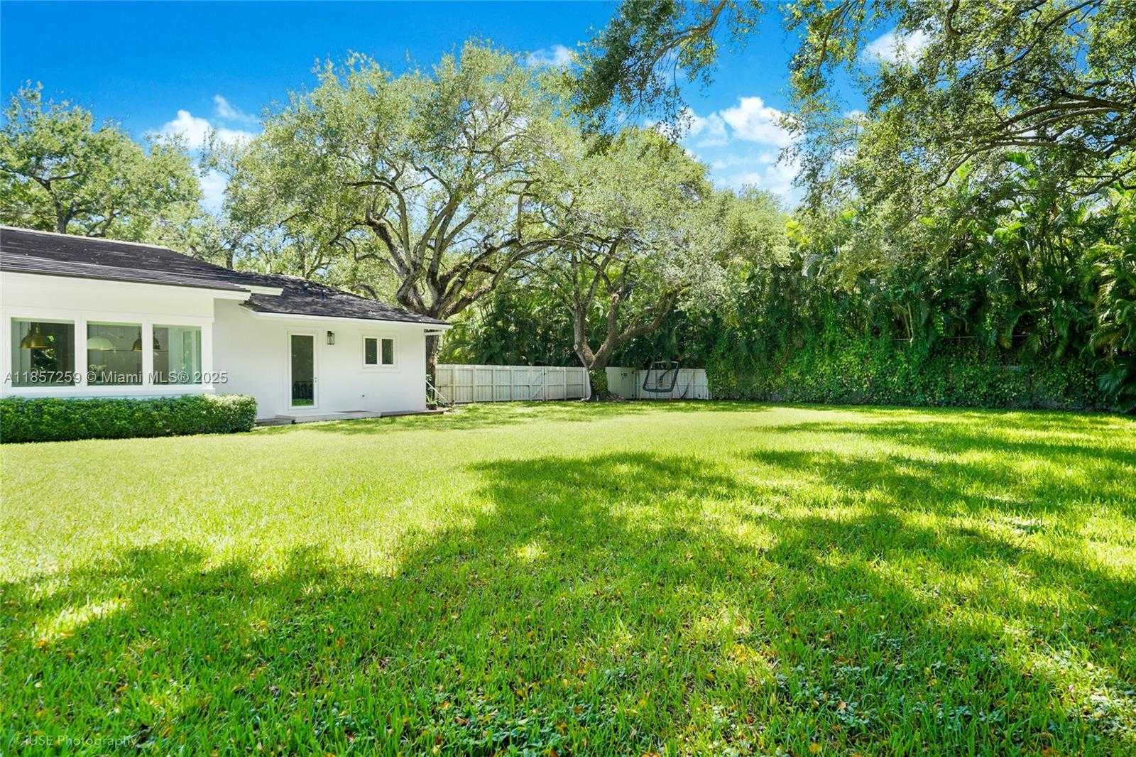 Small Image of 5501 SNAPPER CREEK RD, Coral Gables Number 42