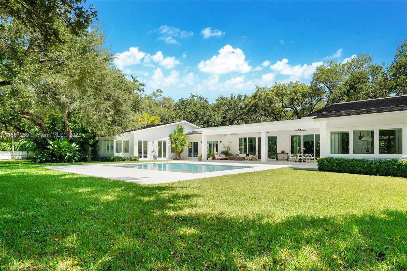 Small Image of 5501 SNAPPER CREEK RD, Coral Gables Number 43