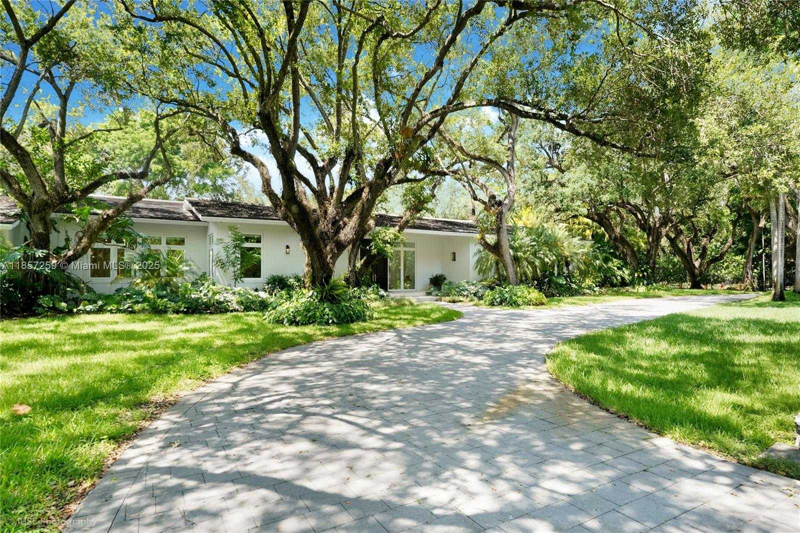 Small Image of 5501 SNAPPER CREEK RD, Coral Gables Number 47