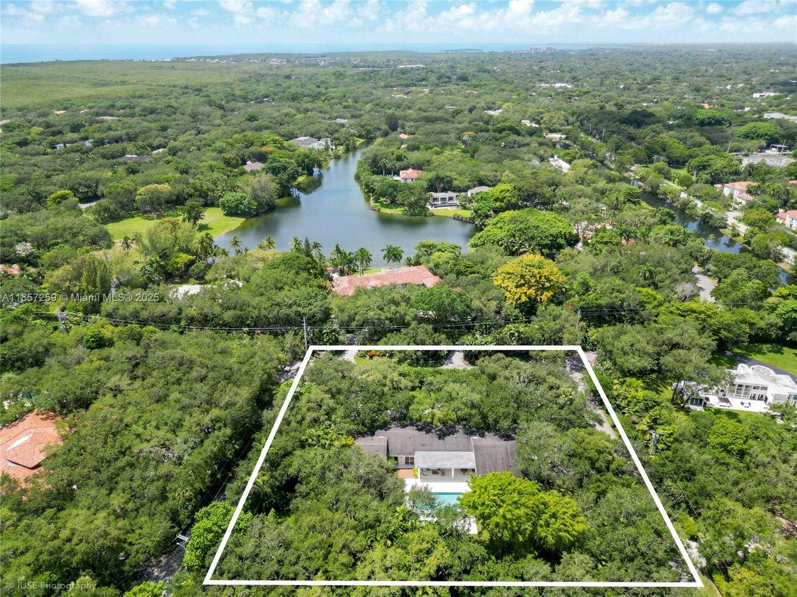 Small Image of 5501 SNAPPER CREEK RD, Coral Gables Number 49