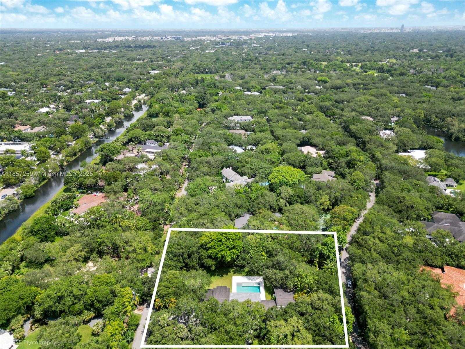 Small Image of 5501 SNAPPER CREEK RD, Coral Gables Number 50