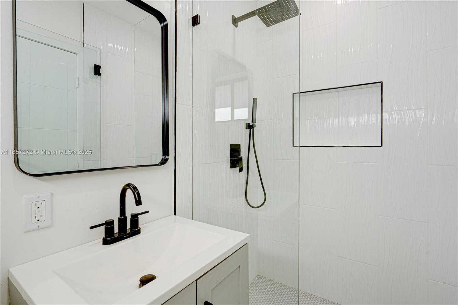Small Image of 175 NORTH EAST 120TH ST, North Miami Number 11