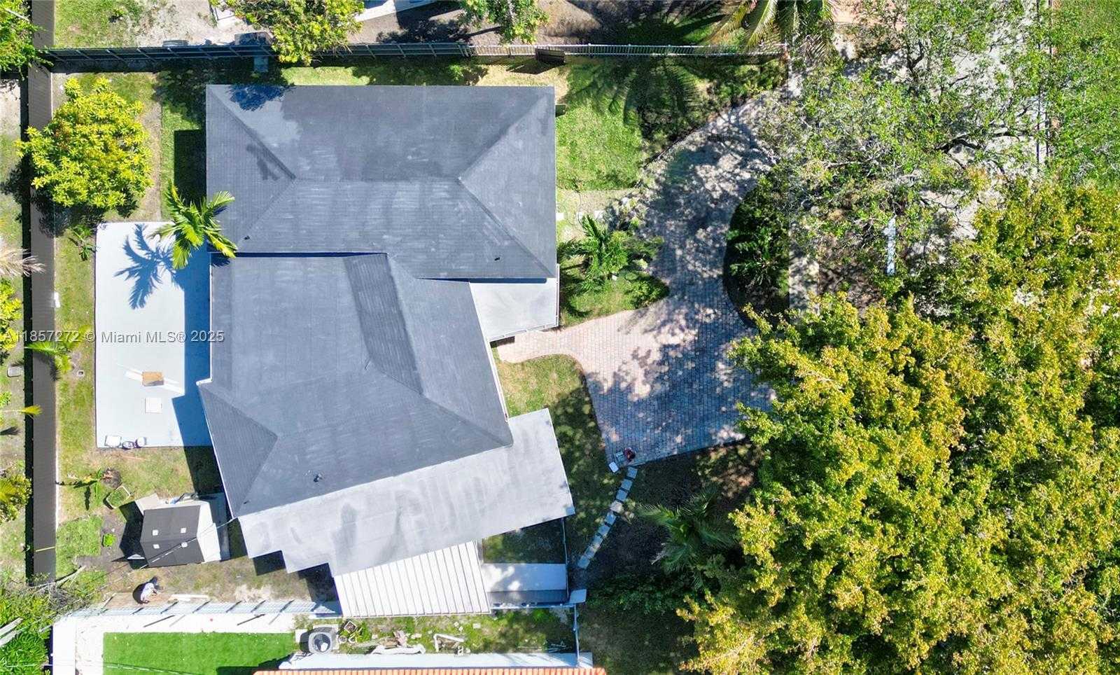 Small Image of 175 NORTH EAST 120TH ST, North Miami Number 4