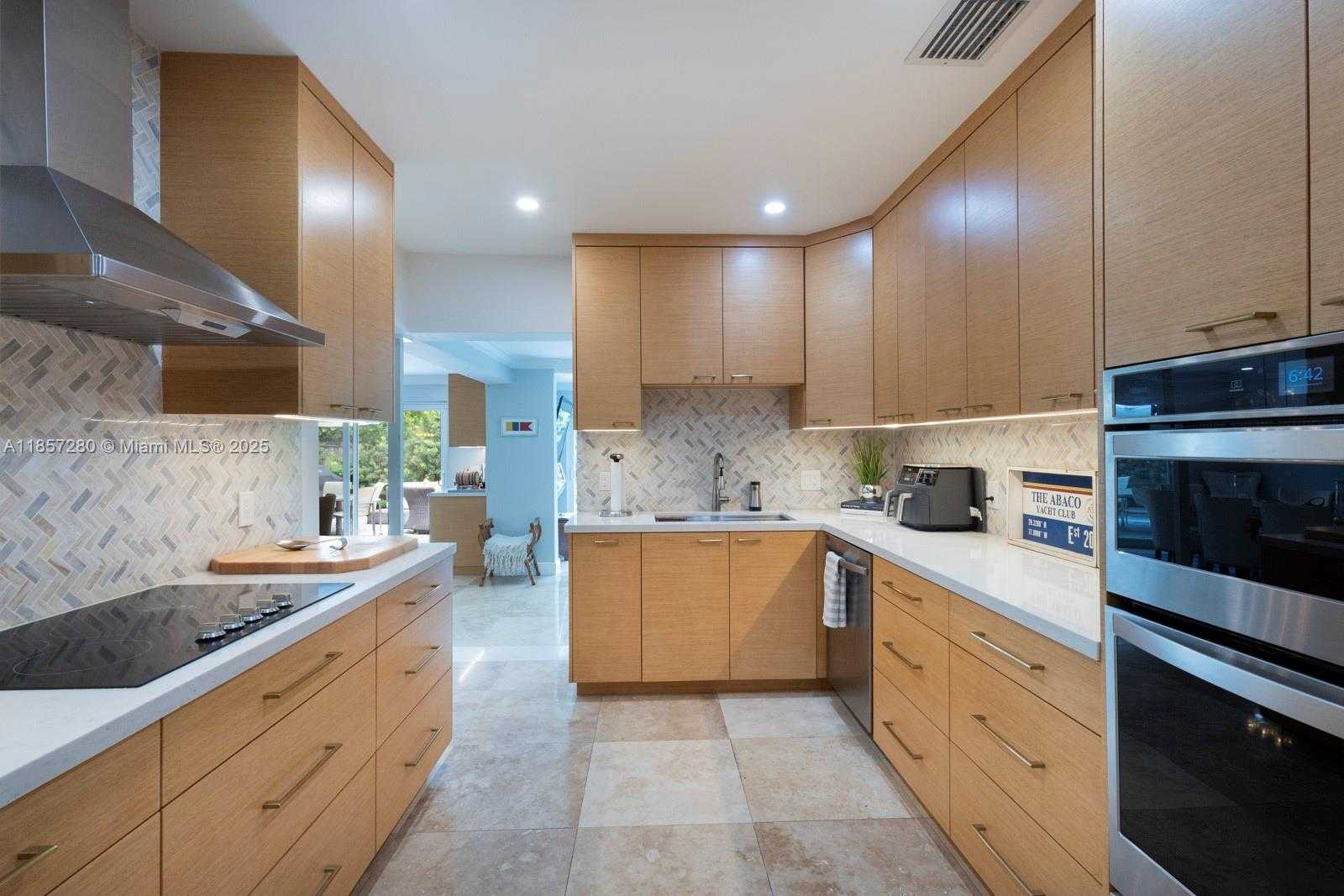 Small Image of 677 HAMPTON LN, Key Biscayne Number 11