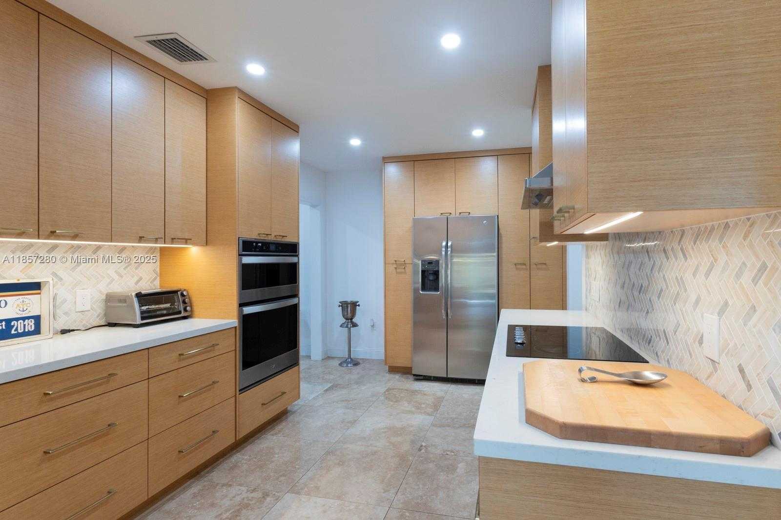 Small Image of 677 HAMPTON LN, Key Biscayne Number 12