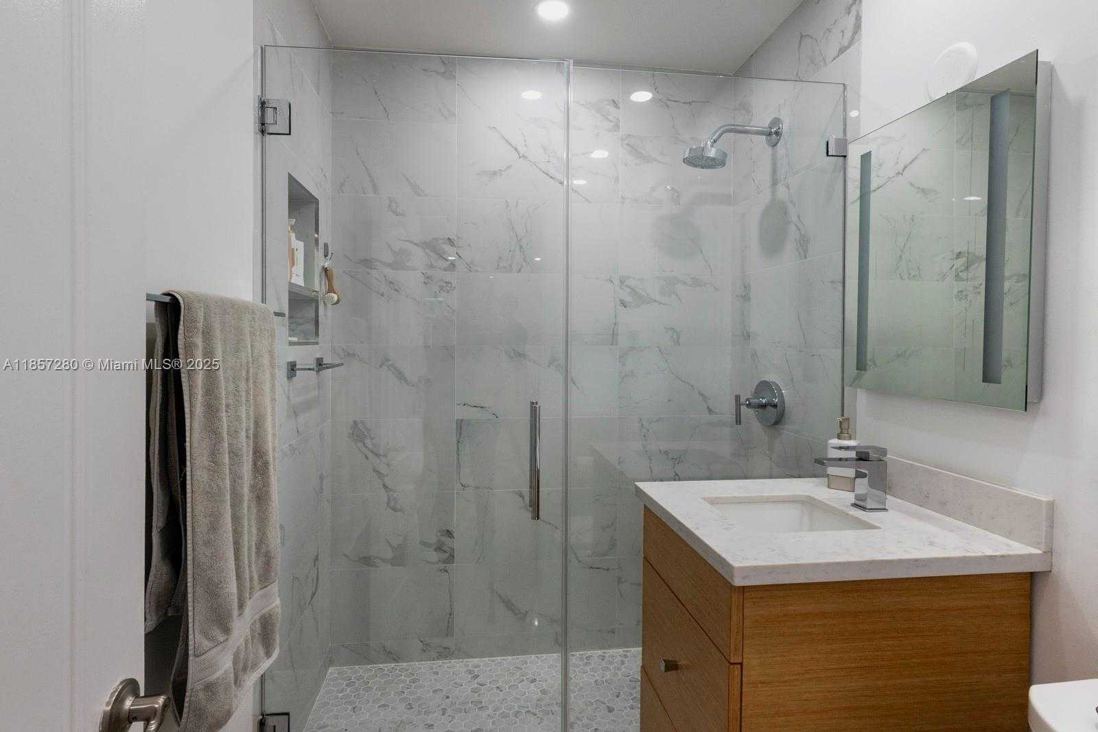 Small Image of 677 HAMPTON LN, Key Biscayne Number 21