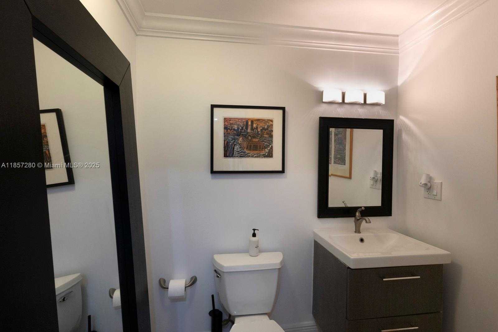 Small Image of 677 HAMPTON LN, Key Biscayne Number 23