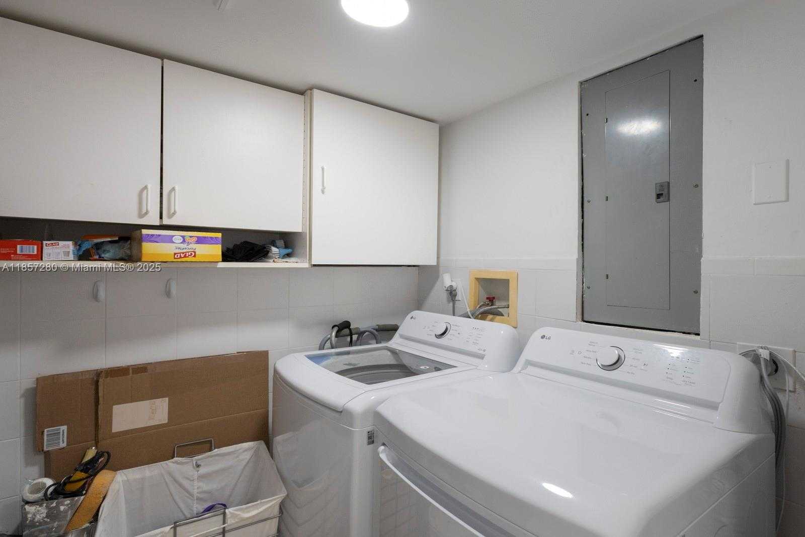 Small Image of 677 HAMPTON LN, Key Biscayne Number 26