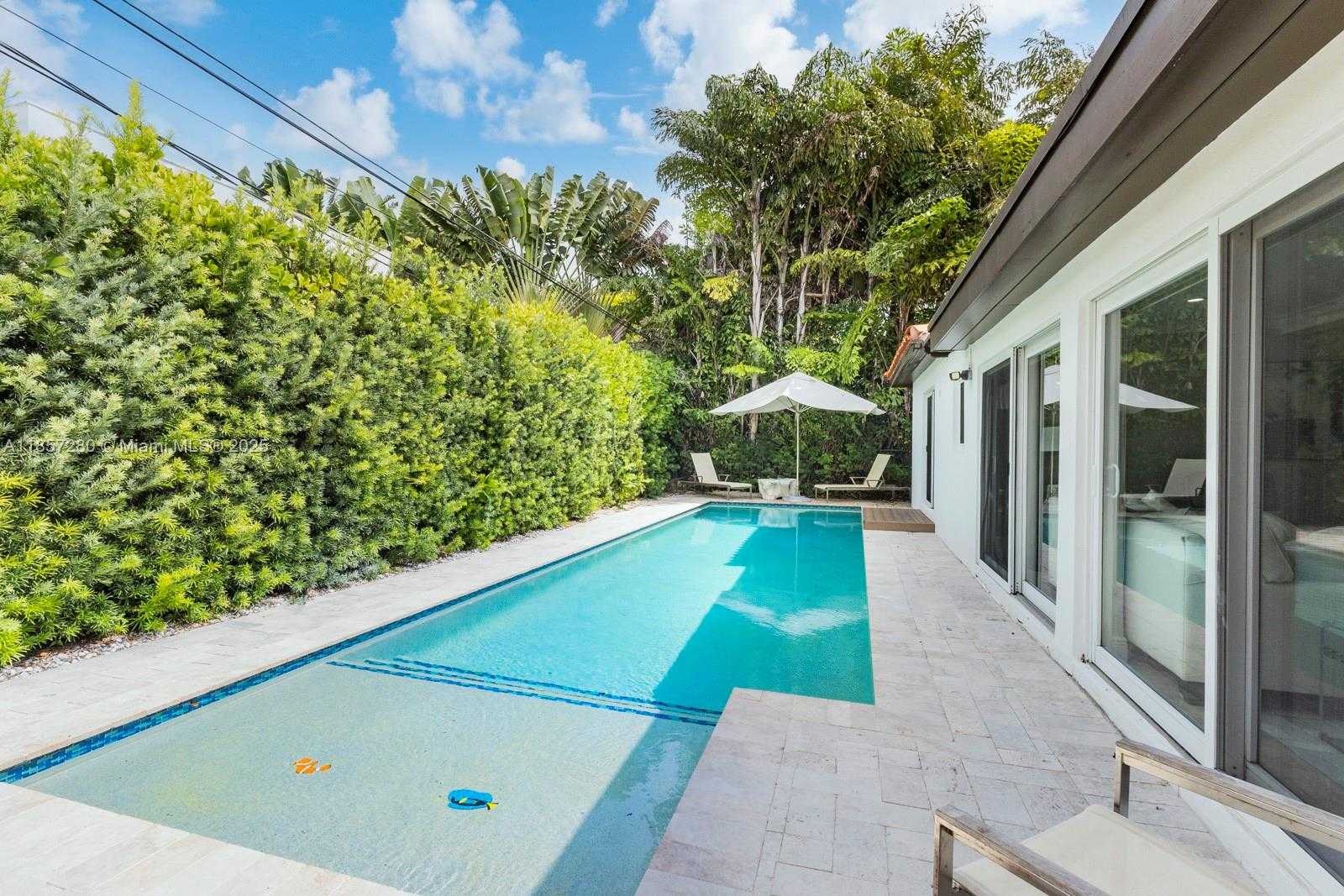 Small Image of 677 HAMPTON LN, Key Biscayne Number 29