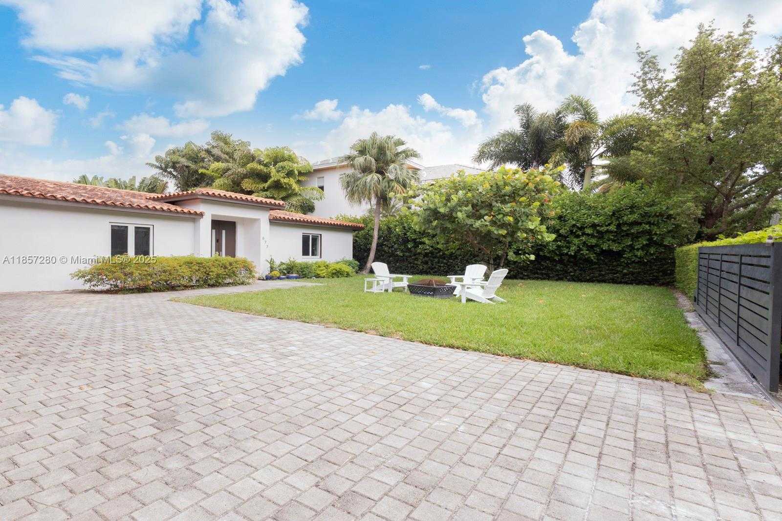 Small Image of 677 HAMPTON LN, Key Biscayne Number 3