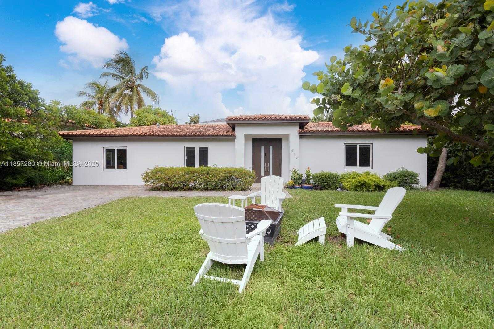 Small Image of 677 HAMPTON LN, Key Biscayne Number 4