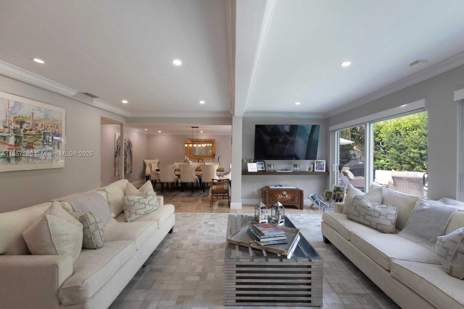 Small Image of 677 HAMPTON LN, Key Biscayne Number 8