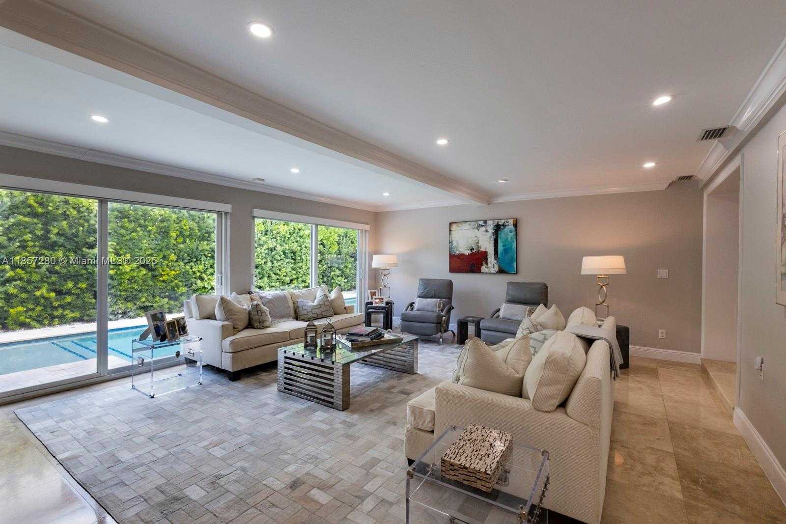 Small Image of 677 HAMPTON LN, Key Biscayne Number 9
