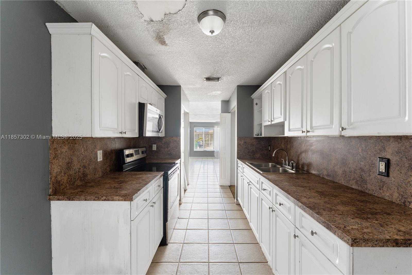 Small Image of 18602 NORTH WEST 46TH AVE, Miami Gardens Number 8