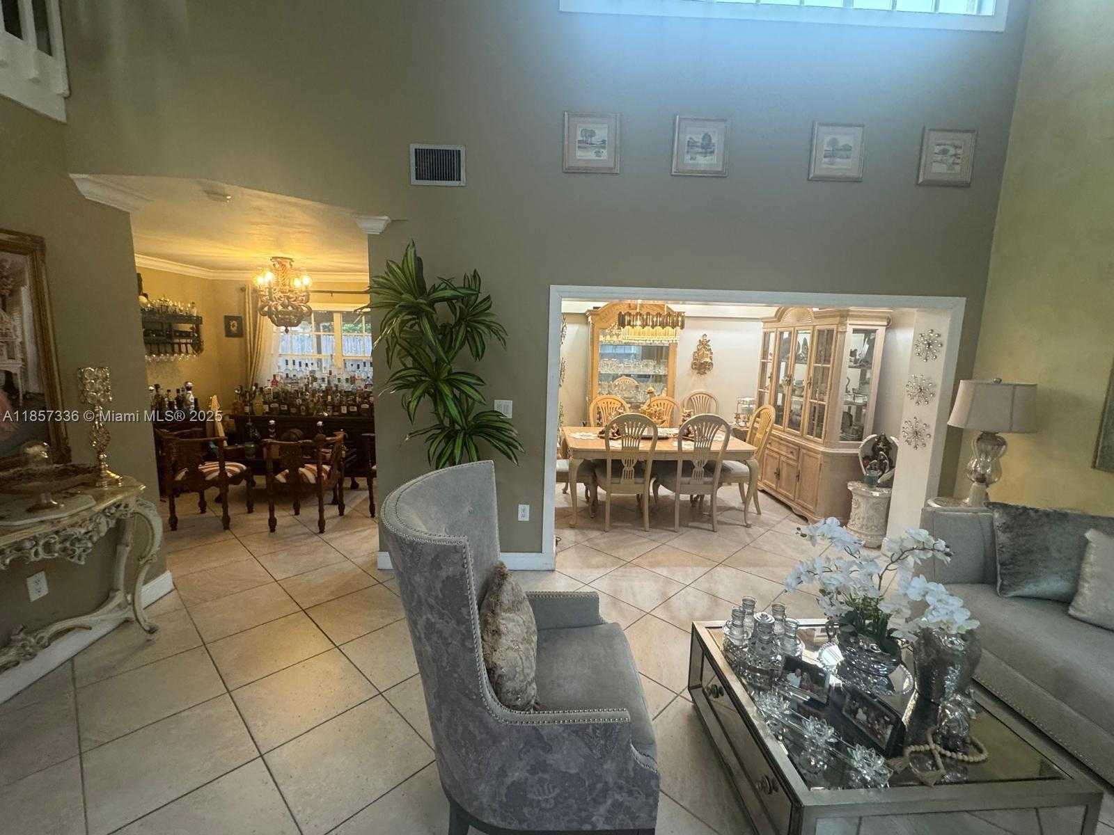 Small Image of 19131 NORTH WEST 89TH CT, Hialeah Number 10