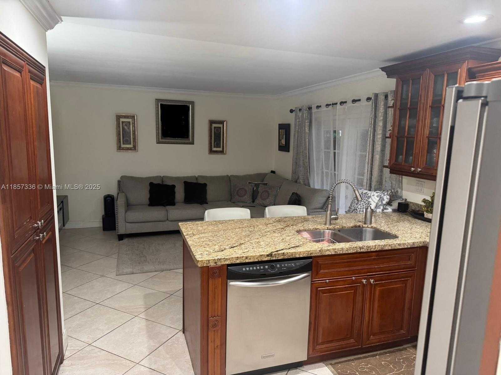 Small Image of 19131 NORTH WEST 89TH CT, Hialeah Number 4