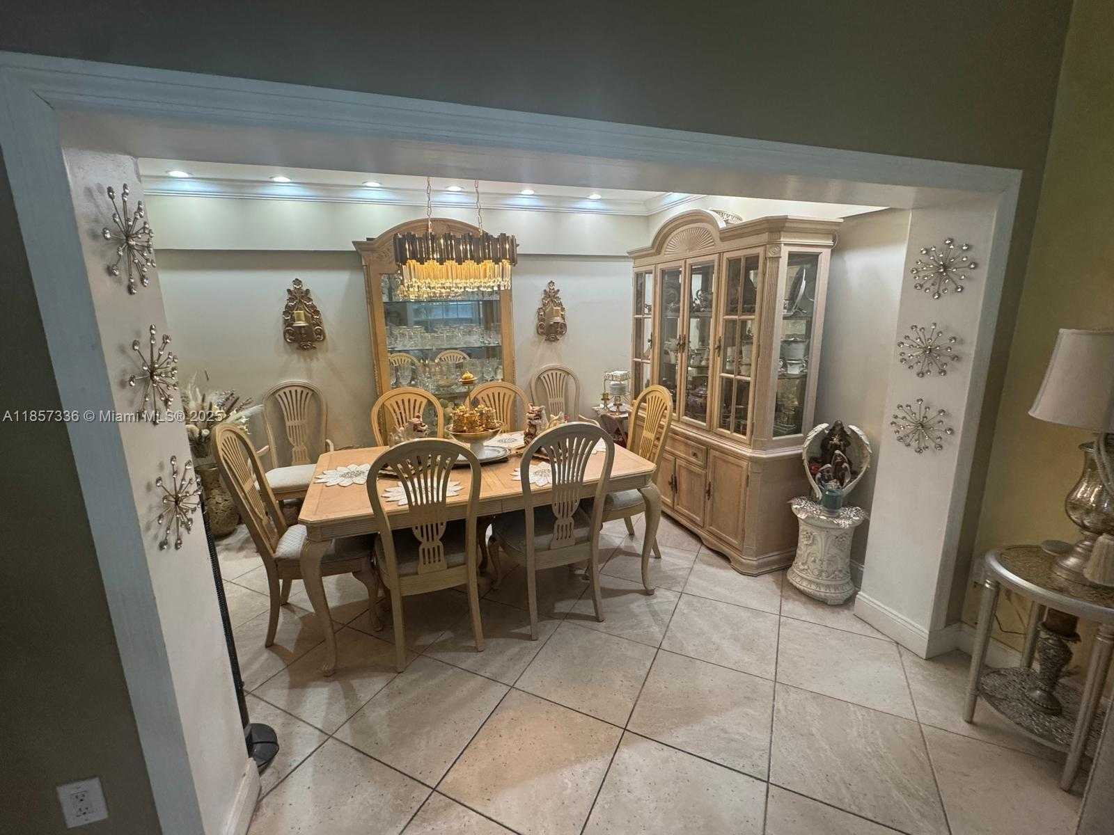 Small Image of 19131 NORTH WEST 89TH CT, Hialeah Number 6